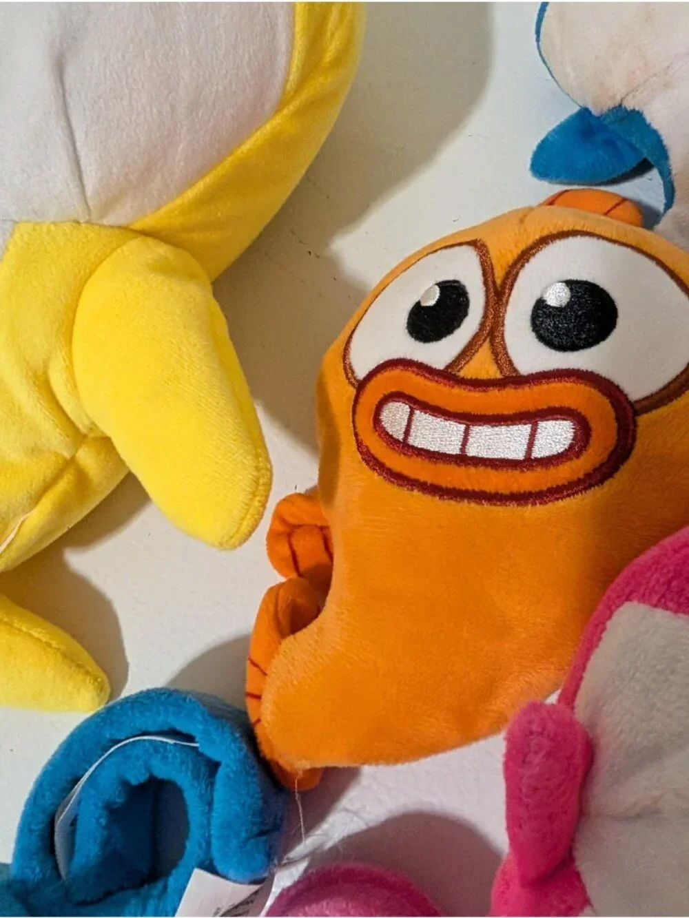 Baby Shark Bundle Yellow interactive, Grandma, Pink Blue plush and 2 bracelets